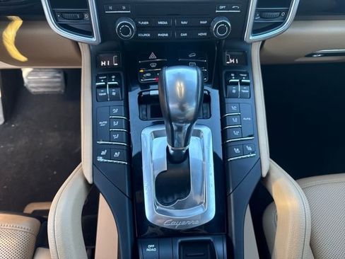 Used 2018 Porsche Cayenne Platinum Edition image 17