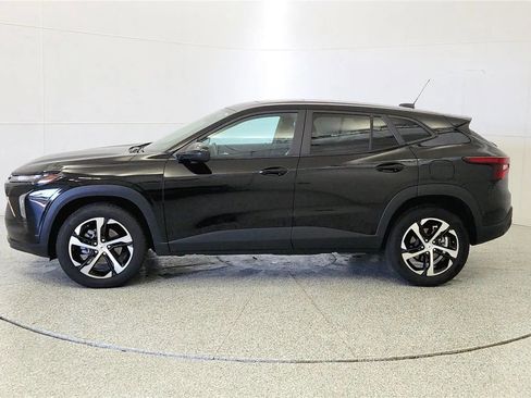 Used 2024 Chevrolet Trax RS w/ Sunroof Package FWD image 4