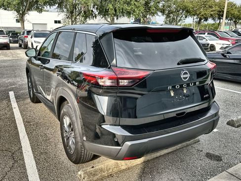 Used 2024 Nissan Rogue S AWD/4WD image 6