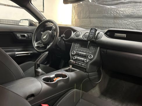 Used 2018 Ford Mustang Coupe RWD image 13