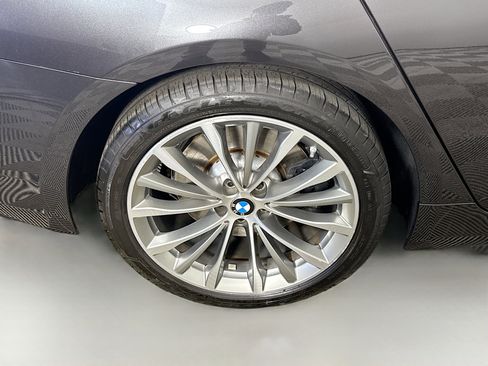 Used 2023 BMW 540i w/ Premium Package image 33