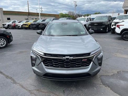 Used 2024 Chevrolet Trax RS w/ Sunroof Package FWD image 8