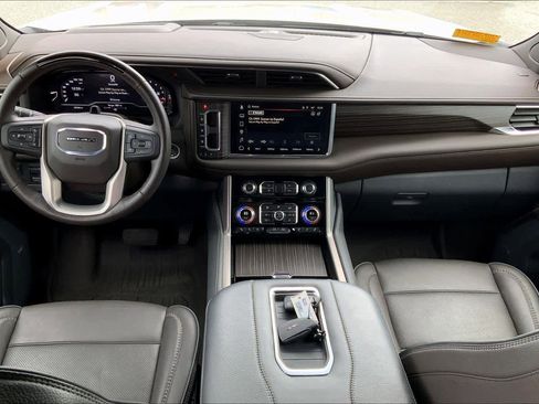 Used 2024 GMC Yukon Denali w/ Advanced Technology Package image 15