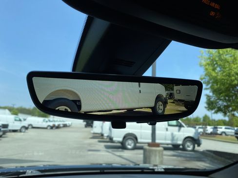 Used 2023 Chevrolet Traverse RS FWD image 33