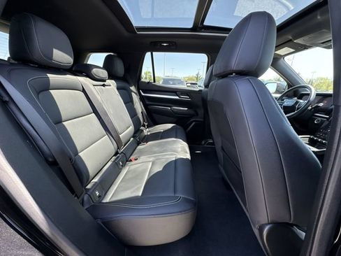 Used 2025 GMC Terrain Elevation w/ Elevation Premium Package FWD image 28