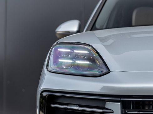 Certified 2026 Porsche Cayenne Coupe AWD/4WD image 18