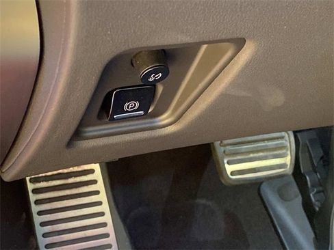 Used 2024 Chevrolet Corvette Stingray image 13