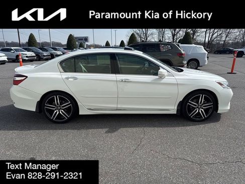 Used 2017 Honda Accord Touring image 8