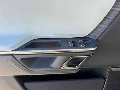 Used 2022 Rivian R1T Adventure image 10