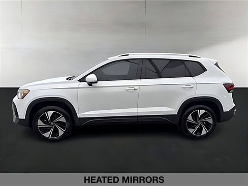Used 2025 Volkswagen Taos SE w/ Panoramic Sunroof Package image 6