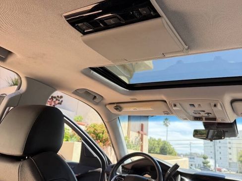 Used 2018 Cadillac Escalade ESV Luxury RWD image 25