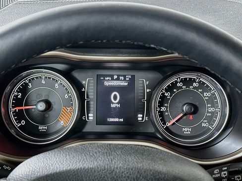 Used 2014 Jeep Cherokee Latitude w/ Cold Weather Group FWD image 12