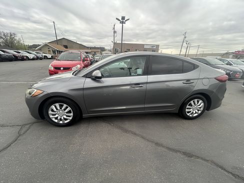 Used 2018 Hyundai Elantra SE image 4
