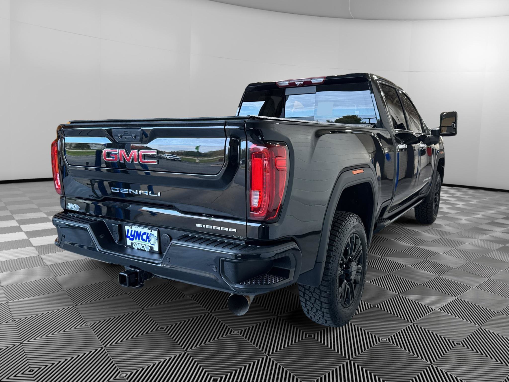 Used 2023 GMC Sierra 3500 Denali w/ Denali Black Diamond Edition AWD/4WD image 5