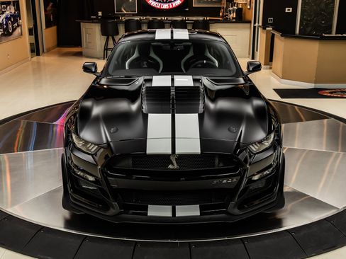 Used 2020 Ford Mustang Shelby GT500 w/ Carbon Fiber Track Pack image 8