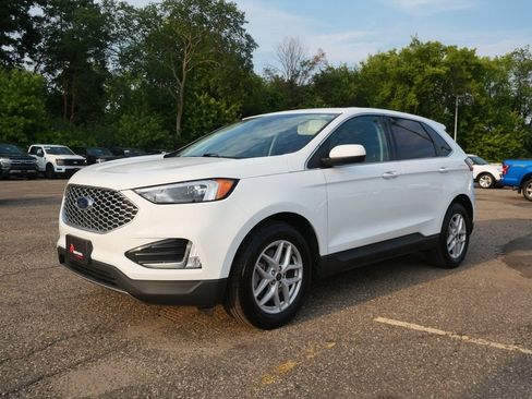 Used 2024 Ford Edge SEL w/ Convenience Package AWD/4WD image 2