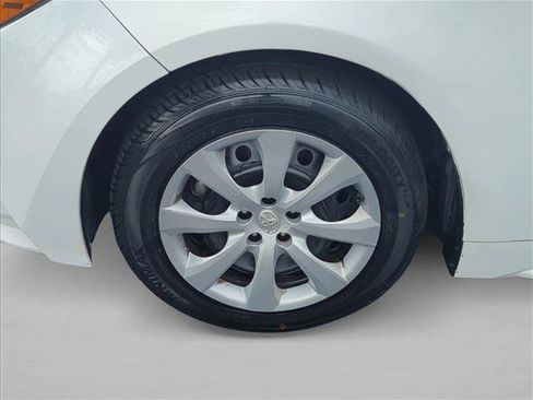 Used 2022 Toyota Corolla LE FWD image 28