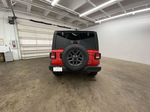 Used 2025 Jeep Wrangler Sport S AWD/4WD image 5