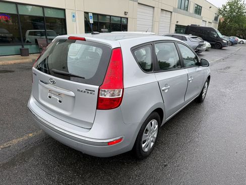 Used 2010 Hyundai Elantra GLS FWD image 4