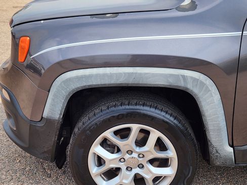 Used 2018 Jeep Renegade Latitude AWD/4WD image 6
