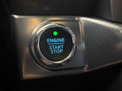 Used 2023 Ford F150 Lariat AWD/4WD image 18