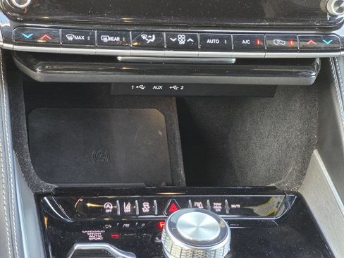 Used 2025 Jeep Wagoneer Series II w/ Premium Group I AWD/4WD image 37