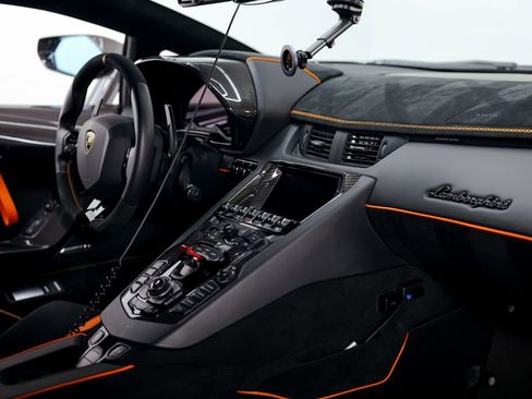 Used 2021 Lamborghini Aventador SVJ image 16