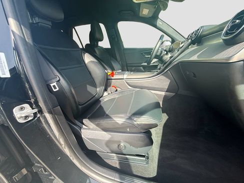 Used 2024 Mercedes-Benz GLC 300 4MATIC image 30