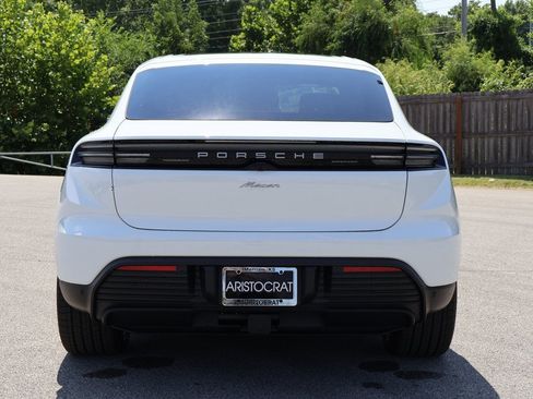 New 2025 Porsche Macan Electric image 8