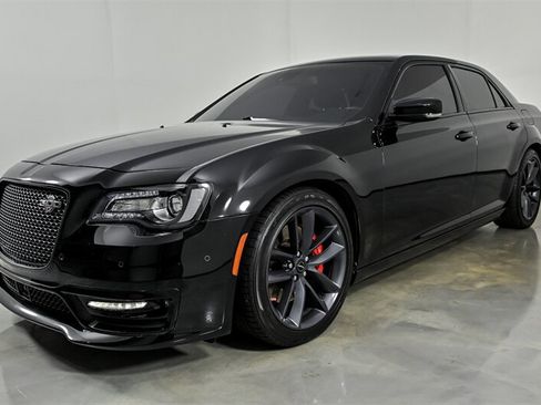 Used 2023 Chrysler 300 C RWD image 5