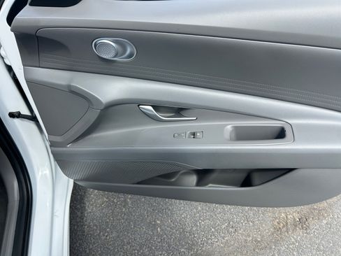 Used 2024 Hyundai Elantra Blue FWD image 16