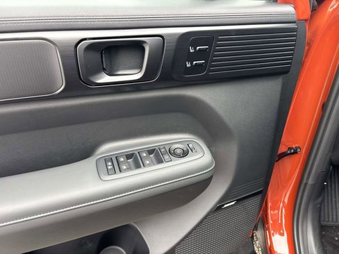 Used 2025 Hyundai Santa Fe Calligraphy image 12