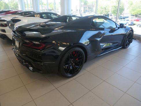 Used 2024 Chevrolet Corvette Z06 RWD image 4