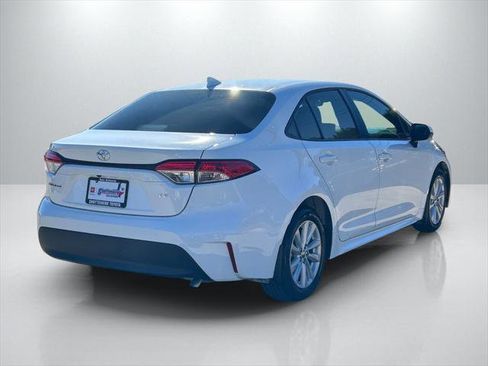Certified 2025 Toyota Corolla LE image 5