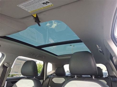 New 2025 Volkswagen Taos SEL image 11