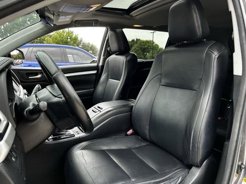 Used 2017 Toyota Highlander XLE FWD image 28