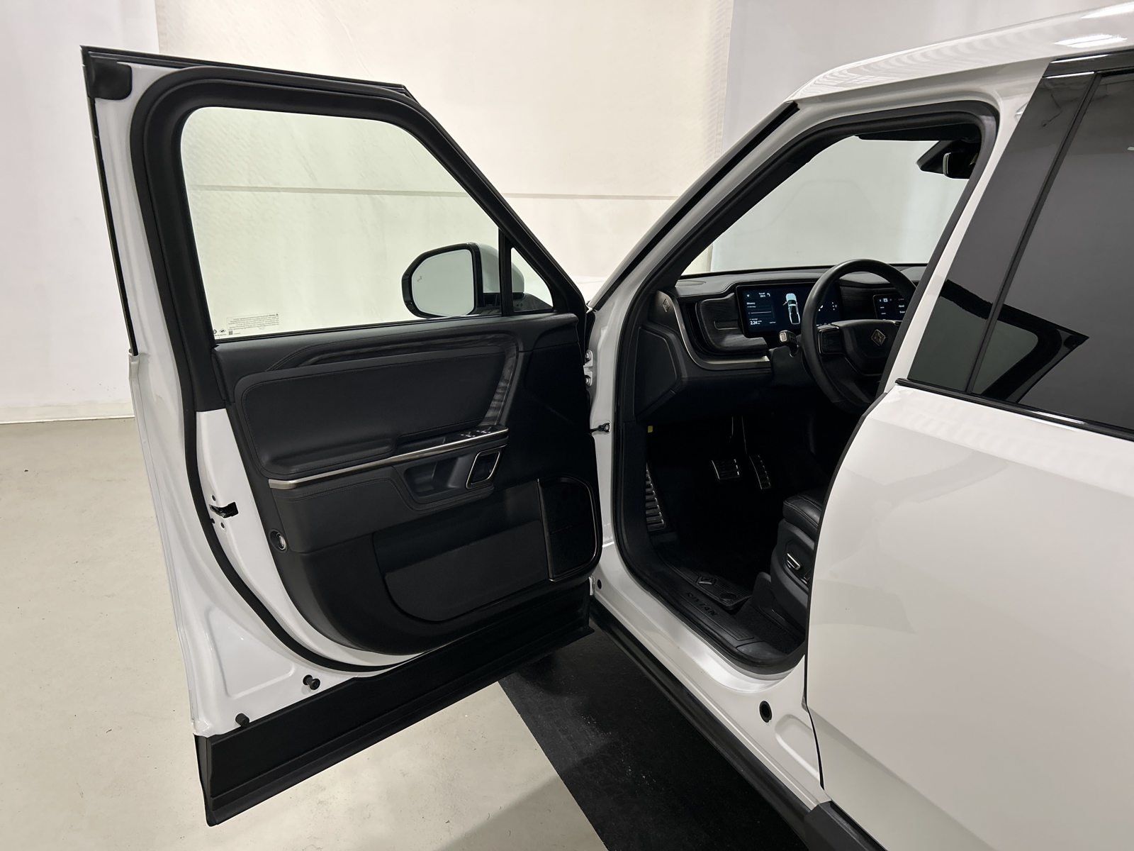 Used 2022 Rivian R1T Adventure AWD/4WD image 16