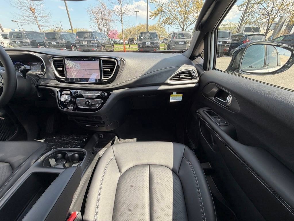 New 2026 Chrysler Pacifica Select FWD image 14