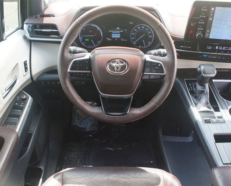 Used 2022 Toyota Sienna Platinum FWD image 5