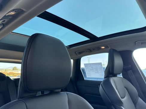 Used 2025 Volvo XC60 B5 Core w/ Protection Package Premier image 18