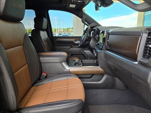 Used 2025 Chevrolet Silverado 2500 High Country w/ High Country Premium Package AWD/4WD image 28