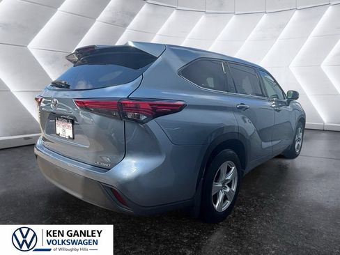 Used 2020 Toyota Highlander LE AWD/4WD image 4