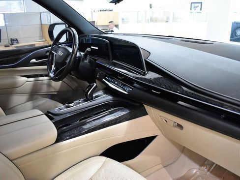 Used 2021 Cadillac Escalade Premium Luxury w/ Driver Assist Tech Package AWD/4WD image 21