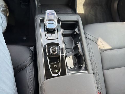 Certified 2025 Volvo XC90 B6 Plus image 13