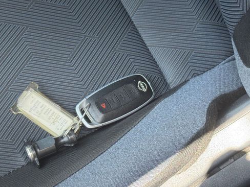 Used 2025 Nissan Versa SV FWD image 21