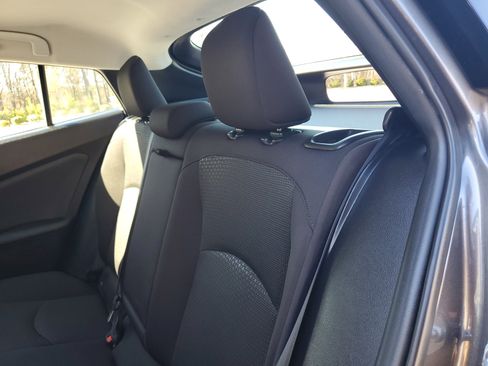 Used 2022 Toyota Prius LE image 11