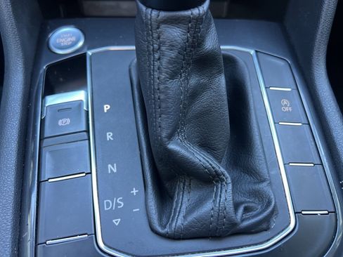 Used 2021 Volkswagen Tiguan SE image 29