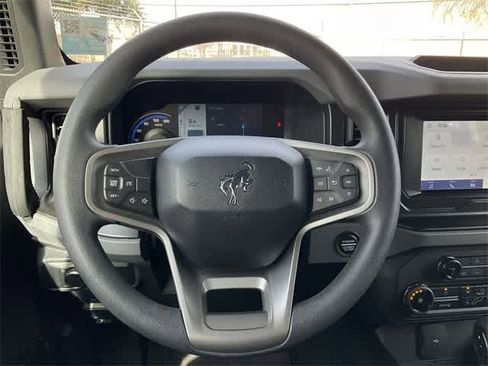 Used 2022 Ford Bronco Base image 18