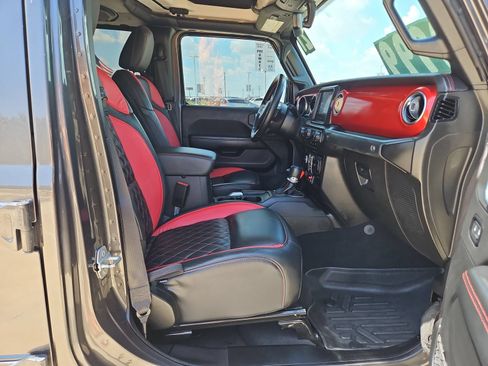 Used 2021 Jeep Gladiator Rubicon AWD/4WD image 25