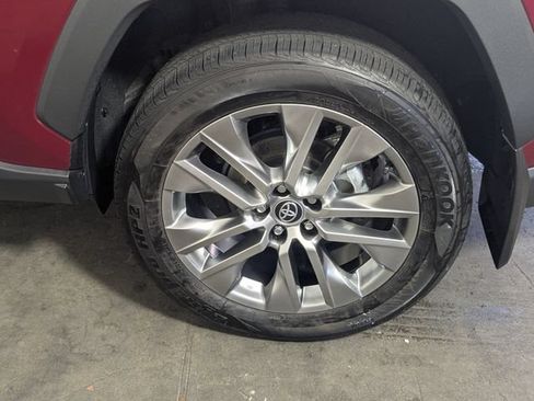 Used 2022 Toyota RAV4 XLE Premium FWD image 9
